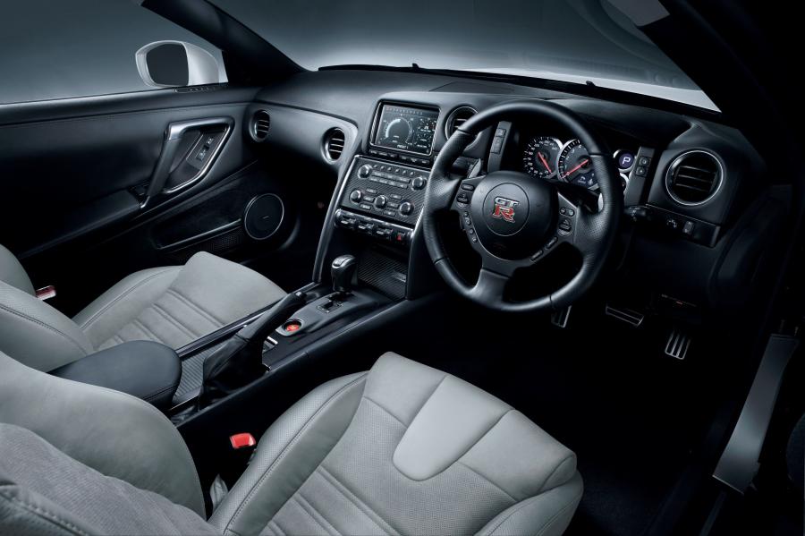  Nissan GT-R 2011 года  (фото 73 из 87)